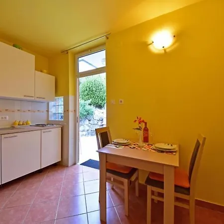 Apartment Charming Getaway W Panoramic Sea Views And Rewarded Garden *