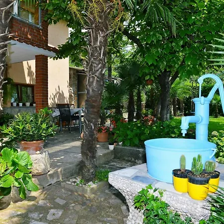 Apartment Charming Getaway W Panoramic Sea Views And Rewarded Garden *
