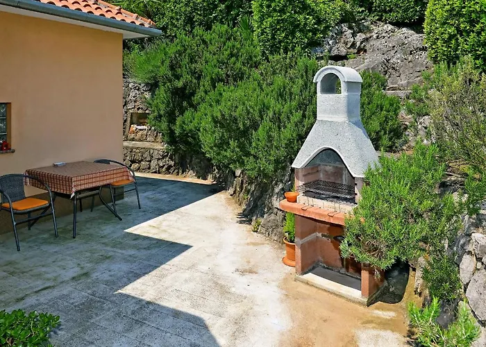 Charming Getaway W Panoramic Sea Views And Rewarded Garden Apartment *