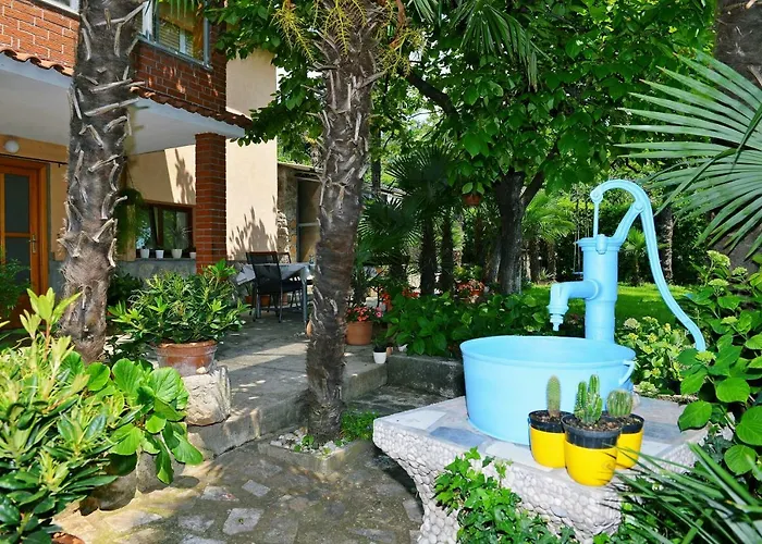 Apartment Charming Getaway W Panoramic Sea Views And Rewarded Garden *